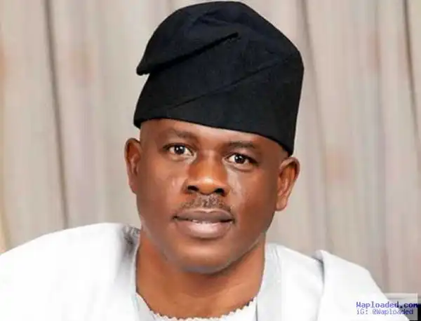 I gave N1.2bn to Obanikoro, bank official tells EFCC